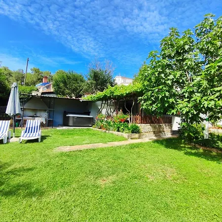 House Pavao * Pola